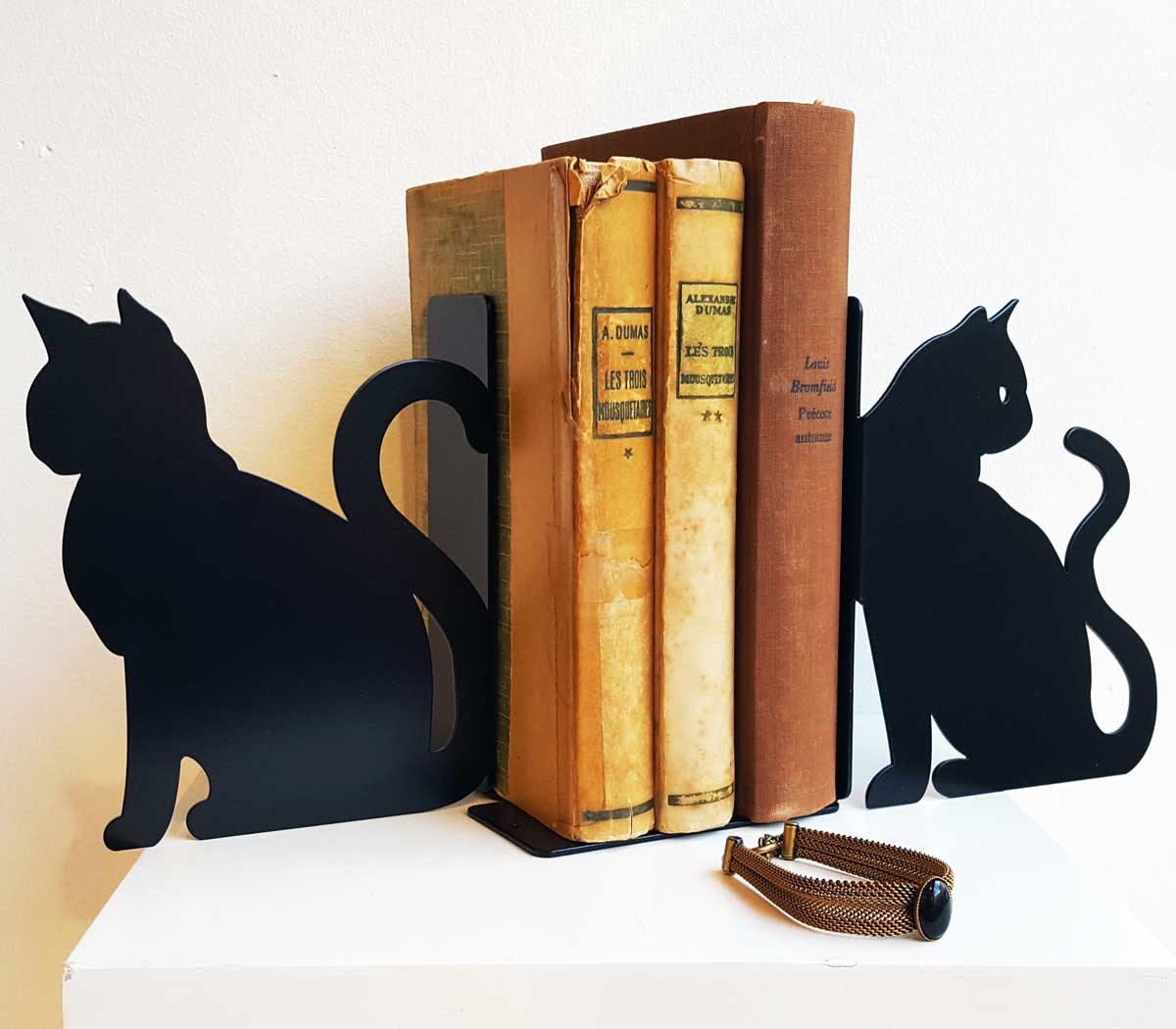Cat and Dog Bookends Cute Shape Book Stand for School Office Desk Accessories Organizer Book Stand CD Rack Home Decorative Bookends 